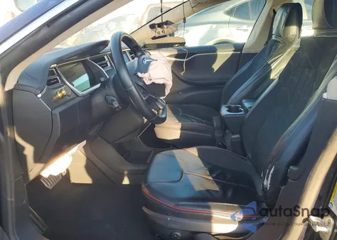 2013 Tesla Model S z USA, uszkodzony, nr VIN 5YJSA1CP4DFP17223